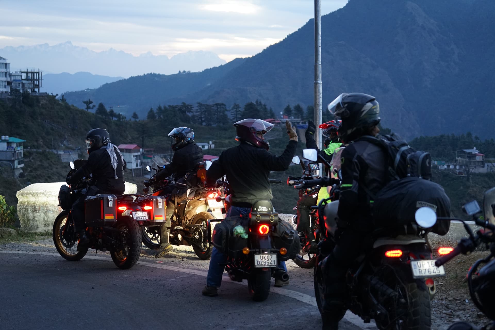 Dusk Convoy - Golden hour rides with mountain views