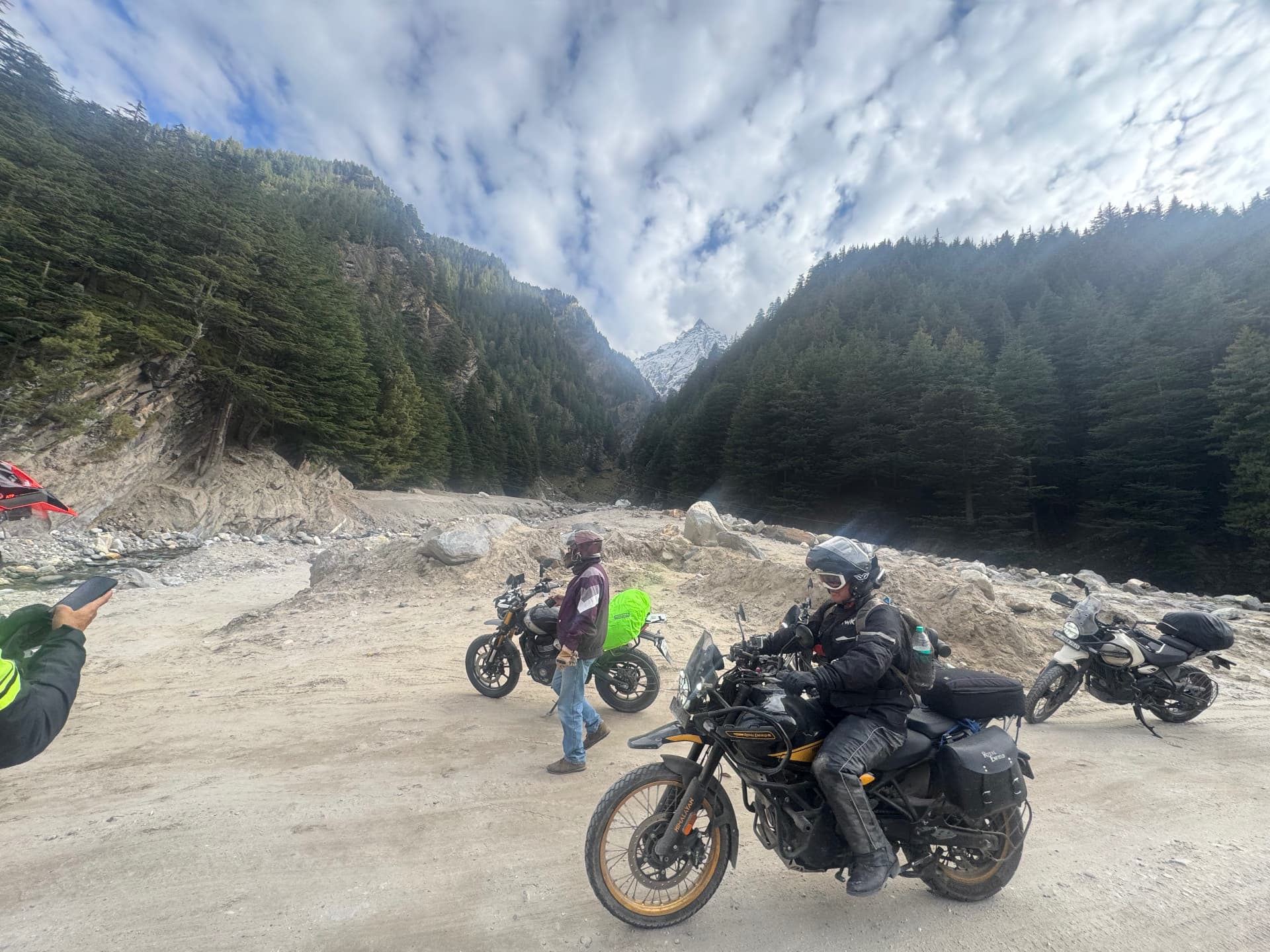 Valley Expedition - Navigating rugged terrain through pristine valleys